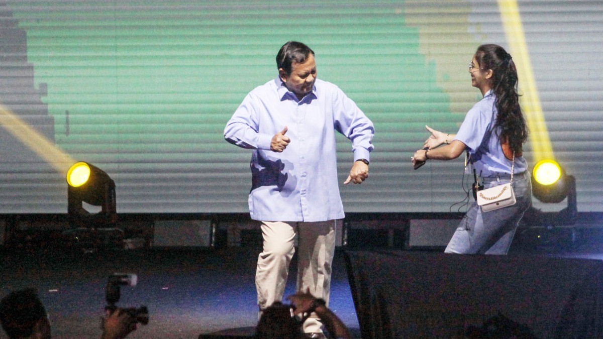 Prabowo Subianto ještě jako kandidát na prezidenta tančící pro své voliče